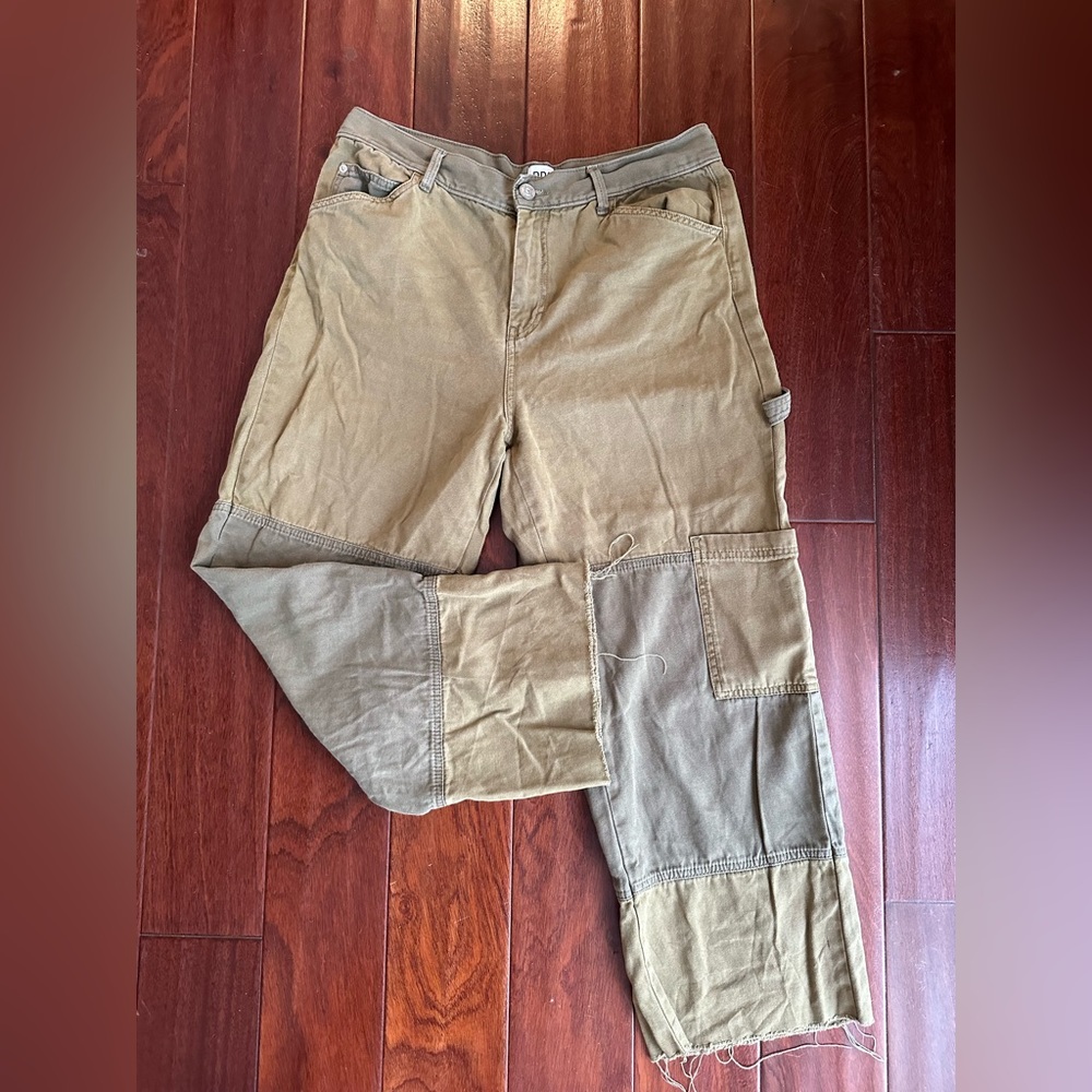 Urban Outfitters BDG cropped cargo pants, size XL